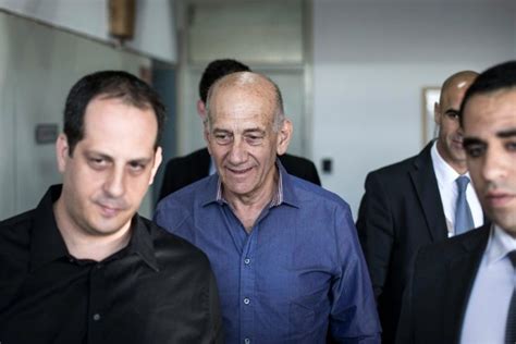 L Ancien Premier Ministre Ehud Olmert Arrive La Prison Maasiyahu