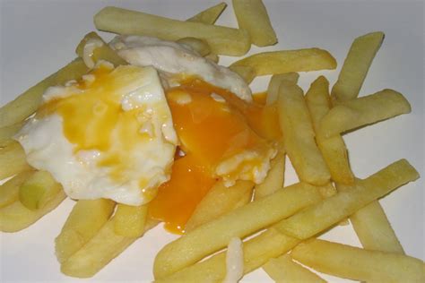 Huevos estrellados con patatas