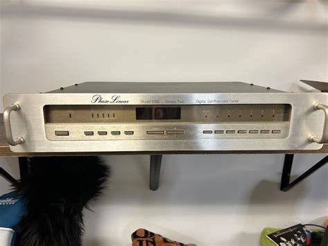 phase linear  amfm digital synthesized tuner  good condition