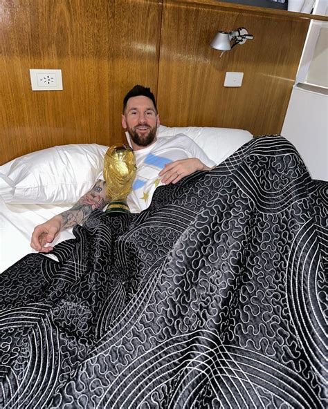 Arjantin Formas Yla D Nya Kupas Nda Zafere Ula An Lionel Messi Sosyal