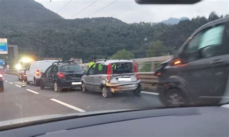 Incidente Sul Terzo Ponte Un Tamponamento Manda Ancora Una Volta Il