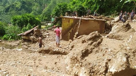 बागेश्वर में फिर आफत की बारिश मकान स्कूल मलबे में दफन फसलें भी बर्बाद जान बचाने को खत्तों में