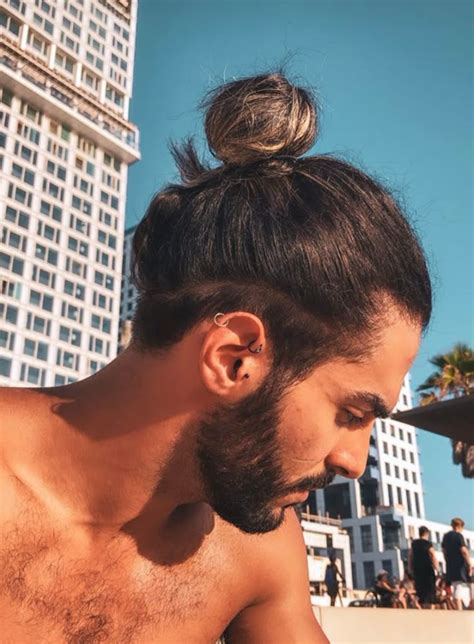 Undercut Man Bun Cortes De Pelo Largo Para Hombres Pelo Largo De