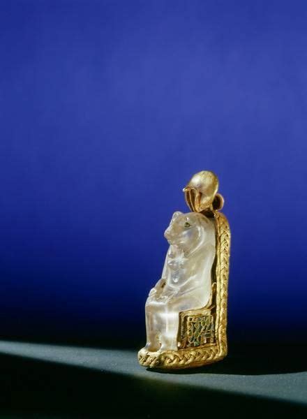 Seated Quartz Amulet Of The Lion Headed Goddess Sekhmet On A Gold