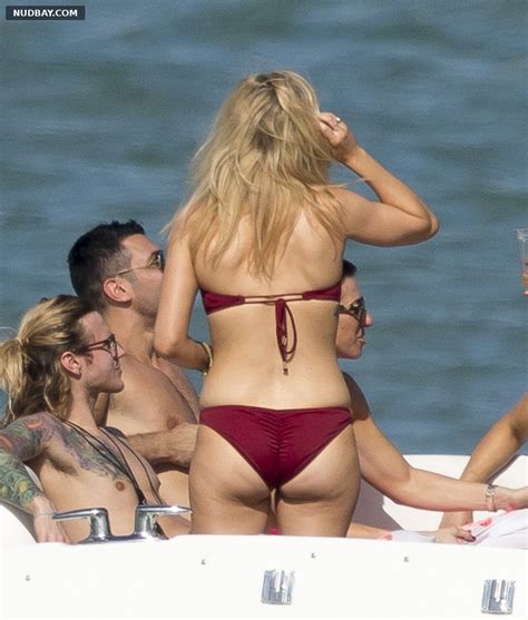 Ellie Goulding Nude Ass Wearing A Bikini On A Yacht In Miami 2015 Nudbay