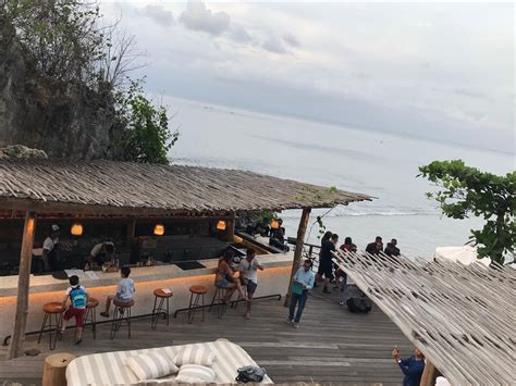 Ulu Cliffhouse Quán Bar Chênh Vênh Trên Bờ Biển Ấn Độ Dương