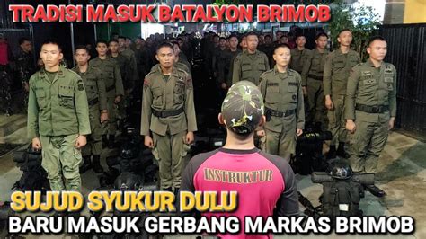 Sujud Syukur Tradisi Masuk Gerbang Batalyon Bersama Pasukan Brimob