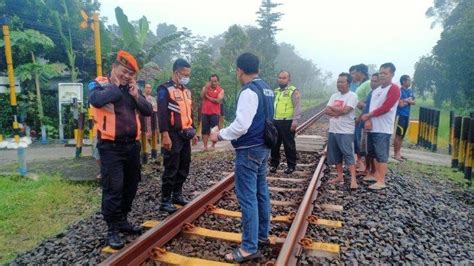 Nahas Wanita Meninggal Usai Ditabrak Kereta Api Di Kediri Saksi Sempat