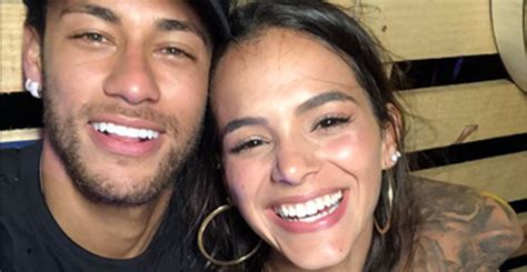 Neymar mostra nova foto Bruna Marquezine e declara Saudade de nós