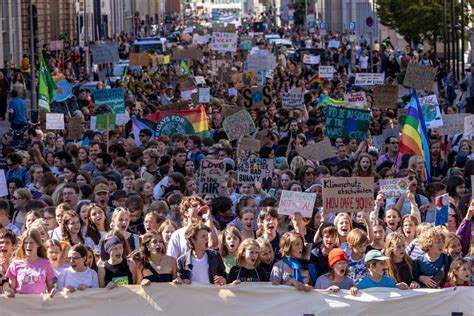 WATCH: Arrests Made as Global Climate Protesters Demand End to Fossil Fuels