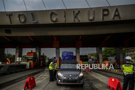 Penyekatan Pemudik Di Gerbang Tol Cikupa Tangerang Republika Online