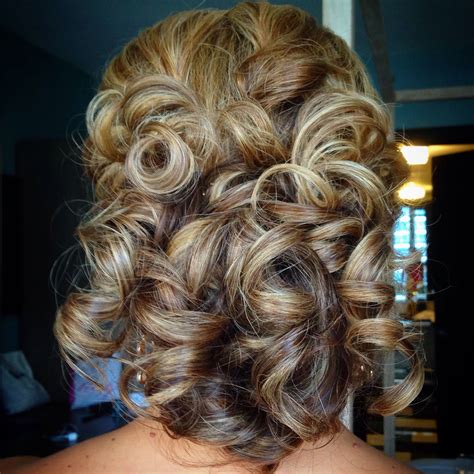 hairstyles for maid of honor long hair 8