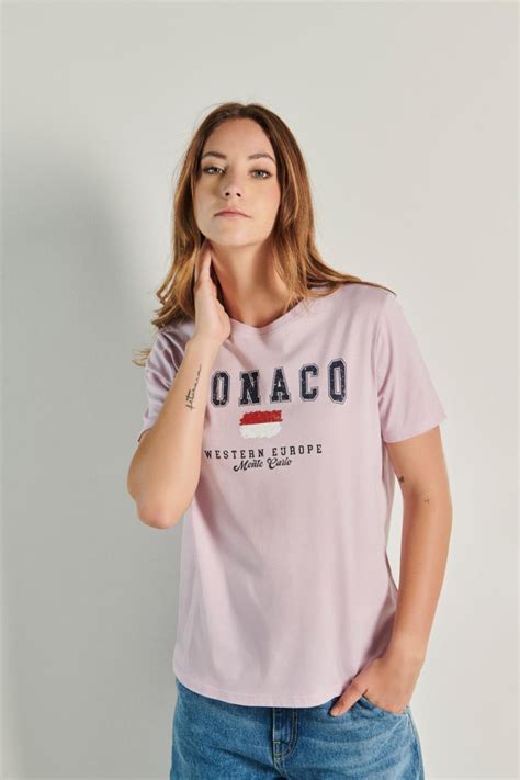 Camiseta Rosada Clara Con Cuello Redondo Y Texto College