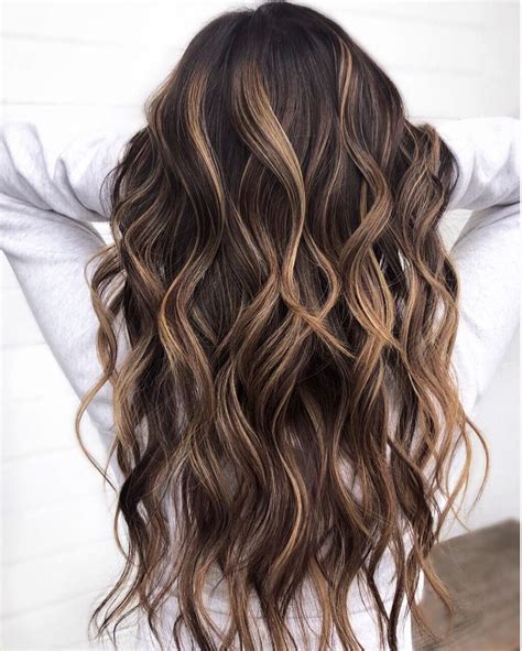 Prettiest Ways To Have Dark Hair With Blonde Highlights