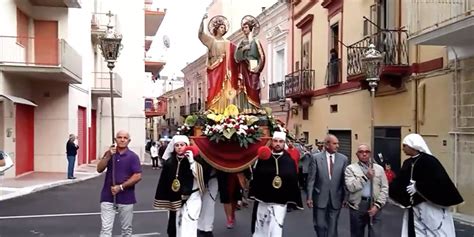 Viviwebtv Castellaneta Oggi La Processione Dei Santi Medici