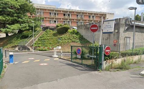 Un Infirmier Mis En Examen Pour Le Viol Dune Patiente De Ans En