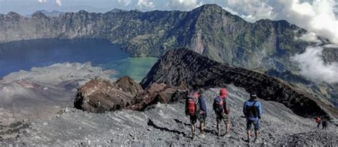 4 Days 3 Nights Summit Rinjani Trekking Ayotrekking