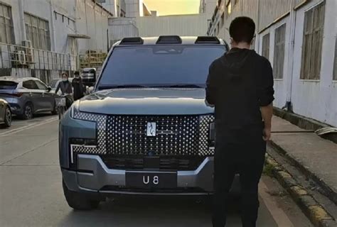 SUV điện hạng sang mạnh 1.100 mã lực BYD Yangwang U8 bị bắt gặp trên ...