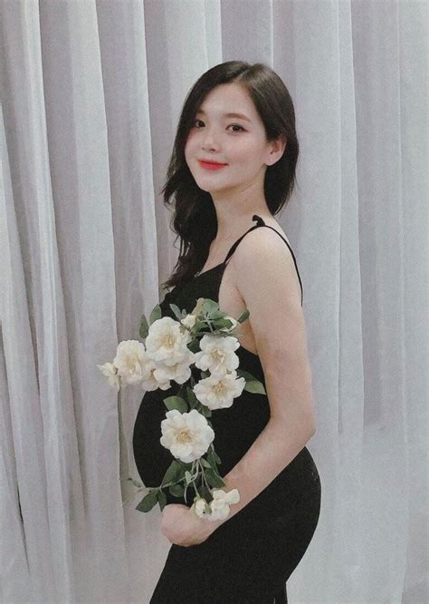 Hot girl dân tộc nổi tiếng MXH năm trước nay làm mẹ đơn thân đẹp hút hồn cứ ra đường là