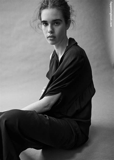 Zoe Mantzakanis Nude OnlyFans Leaks Fappening FappeningBook