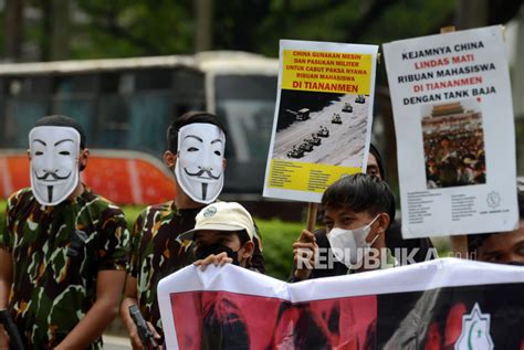 Aksi Unjuk Rasa Di Depan Gedung Kedubes China Republika Online