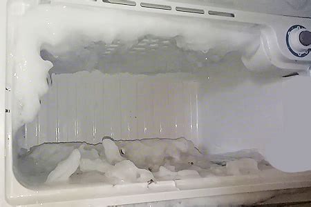 **น้ำแข็งในตู้เย็น: เสียงกระซิบแห่งความชุ่มฉ่ำ**