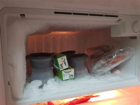 **น้ำแข็งในตู้เย็นมีกลิ่นและรสชาติแย่**