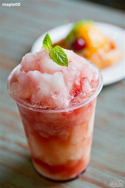 **果莓冰沙：夏日解暑圣品，营养美味不容错过！**