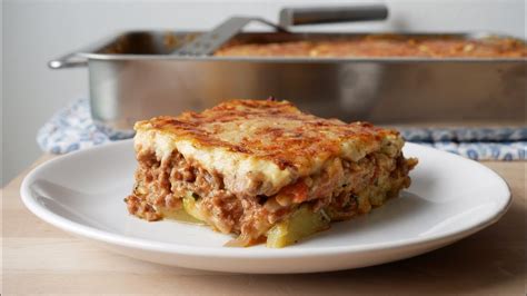 **Moussaka Med Zucchini: A Culinary Gem That Will Ravish Your Taste Buds**
