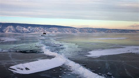 <strong>น้ำแข็งในทะเลสาบเรดเลค: คู่มือฉบับสมบูรณ์</strong>