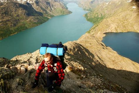 Å oppleve Besseggen: En guide for å erobre Norges ikoniske fjellrygg