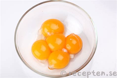 äggröra på äggulor