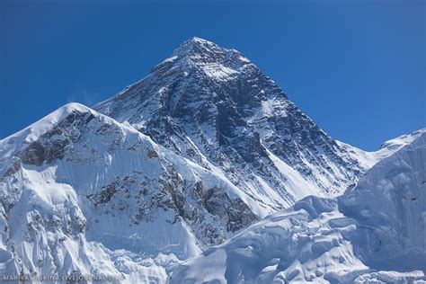 جبل إيفرست الجليدي والمائي: المراجعات الشاملة في ضوء الأبحاث والخبراء