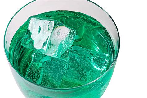 น้ำแข็งที่สมบูรณ์แบบสำหรับเครื่องดื่มที่สดชื่นของคุณด้วย Ice Maker Springer