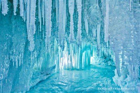 น้ำแข็งสีฟ้ามหัศจรรย์ Grand Island Ice Caves