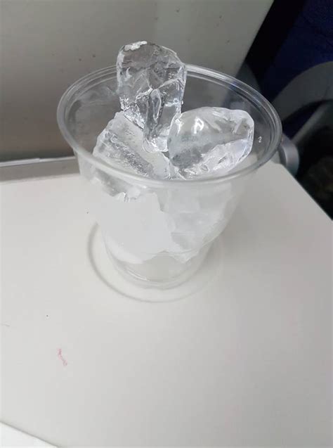น้ำแข็งสไลด์ดื่มให้โดน