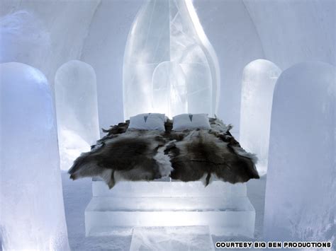 สัมผัสความมหัศจรรย์ของโรงแรมน้ำแข็งแห่งแฟร์แบงก์