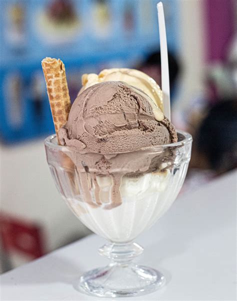 เส้นทางแห่งรสชาติ เนยแข็งสวิส เชอร์เบทเลมอน และช็อกโกแลต: สำรวจความมหัศจรรย์ของไอศกรีมแบบเนโปลี
