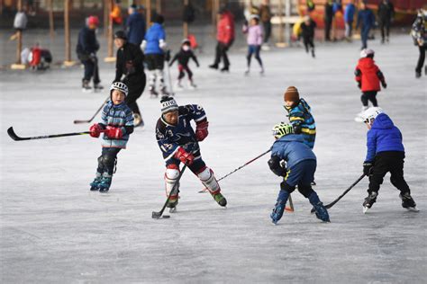 体验冰上激情的圣地：里诺冰上运动场