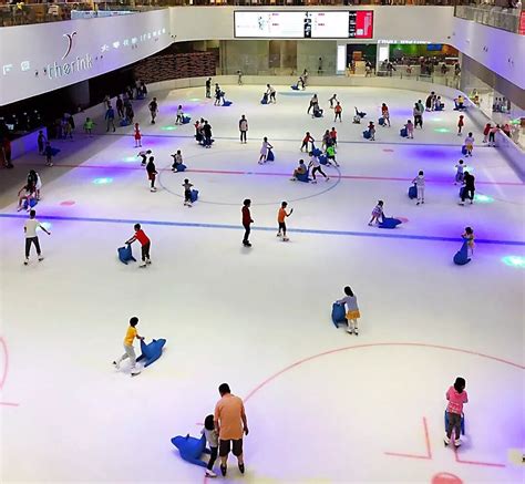 体验昆西中心溜冰场，开启一段难忘的冰上之旅！