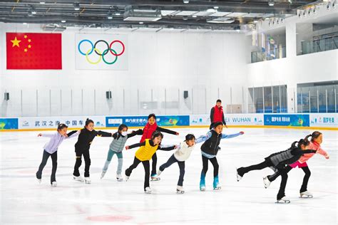 冰上运动乐翻天，尽在里士满溜冰场！