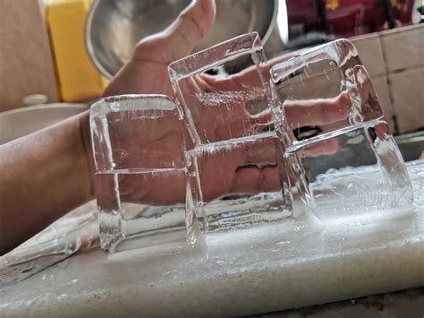 冰块制作：从冷冻到灵感
