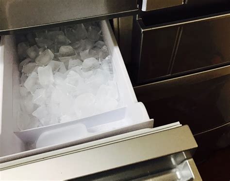 冷蔵庫の自動製氷機: 氷の素晴らしい世界の扉を開く