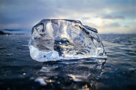 制冰的艺术：打造晶莹剔透的冰块，点亮你的生活！