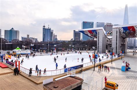 和平廣場溜冰場：打造冬季仙境，歡度美好時光