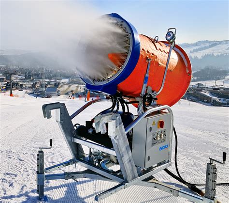 打造冬季仙境的神奇利器：科力斯造雪机