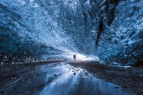 探秘冰洞：大自然的冰封奇观