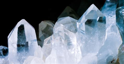 氷のように透き通る氷のロンドン宝石