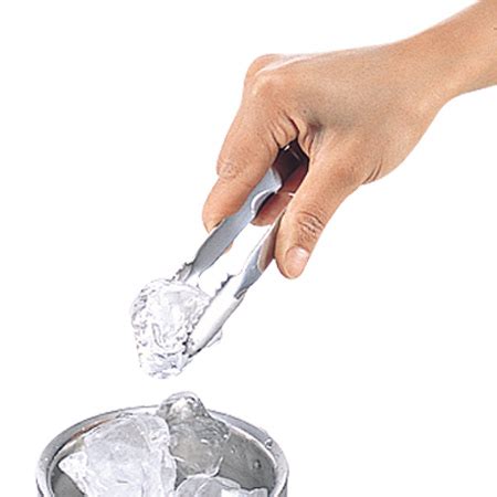 氷の塊と氷ばさみ：キッチンにおける多用途な相棒