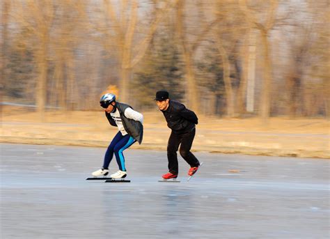 滑冰鞋男：踏上冰面的不凡之旅
